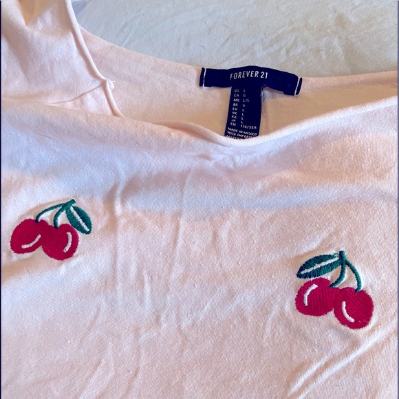 🌼 Forever 21 strawberry cropped shirt size L - Picture 3 of 7